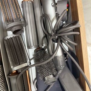 Dyson Airwrap™ multi-styler and dryer Straight+Wavy
(Nickel/Copper)